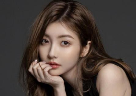 成熟氣質(zhì)淡雅微信名女
